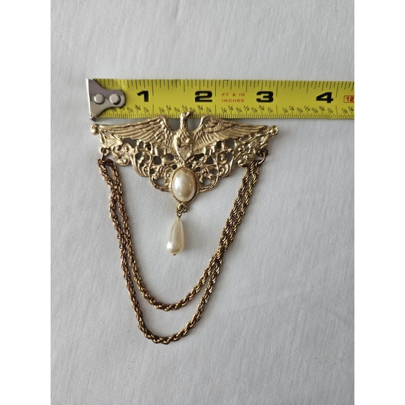 Vtg Gold Tone Large Eagle Dangle Chain Pearl Brooch - Picture 11 of 11